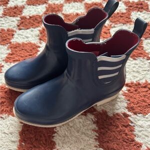 LL Bean short rain boots size 7